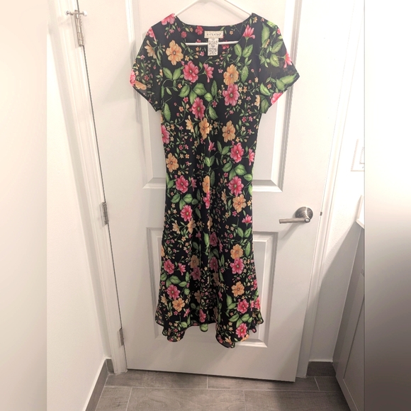 White Stag Dresses & Skirts - ⭐⭐READ!! ⭐ Womens White Stag Short Sleeve Chiffon Dress Floral ⭐⭐ 